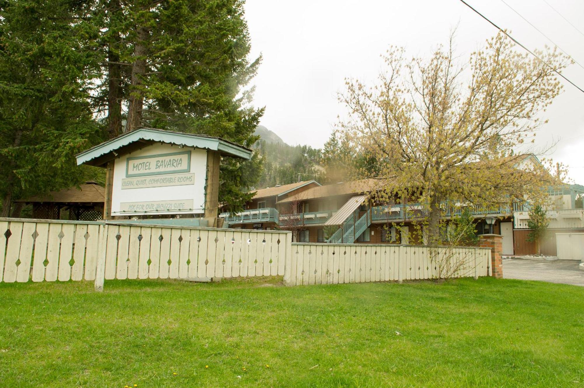 Motel Bavaria Radium Hot Springs Exterior photo