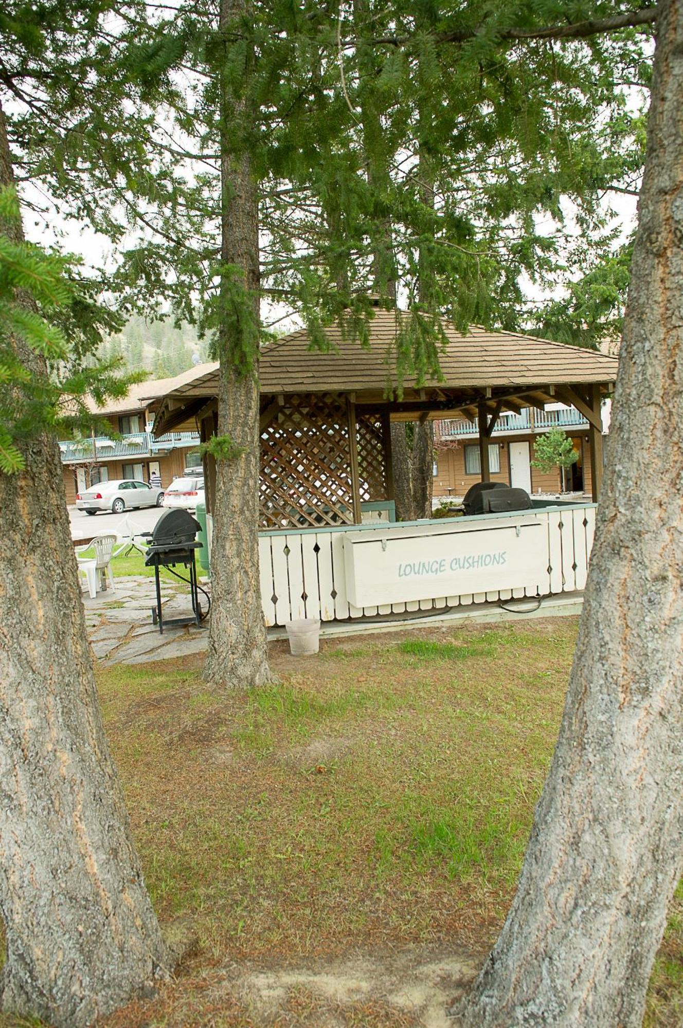 Motel Bavaria Radium Hot Springs Exterior photo