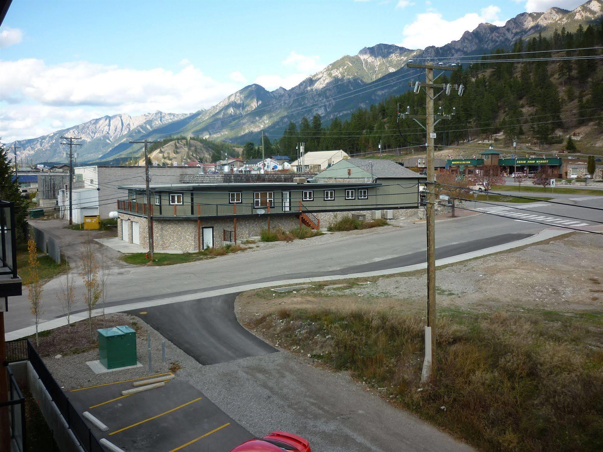 Motel Bavaria Radium Hot Springs Exterior photo